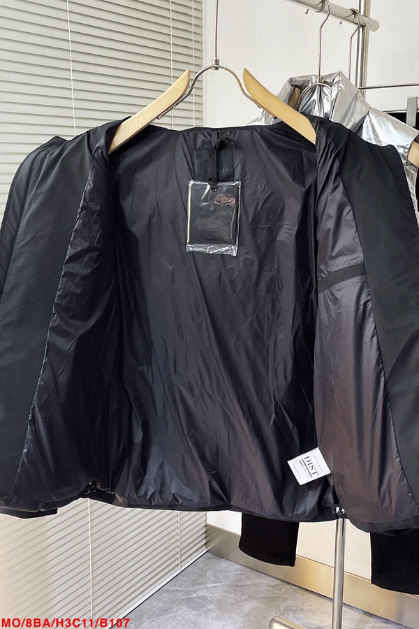 ハイクオリティダウンジャケット側面デザイン